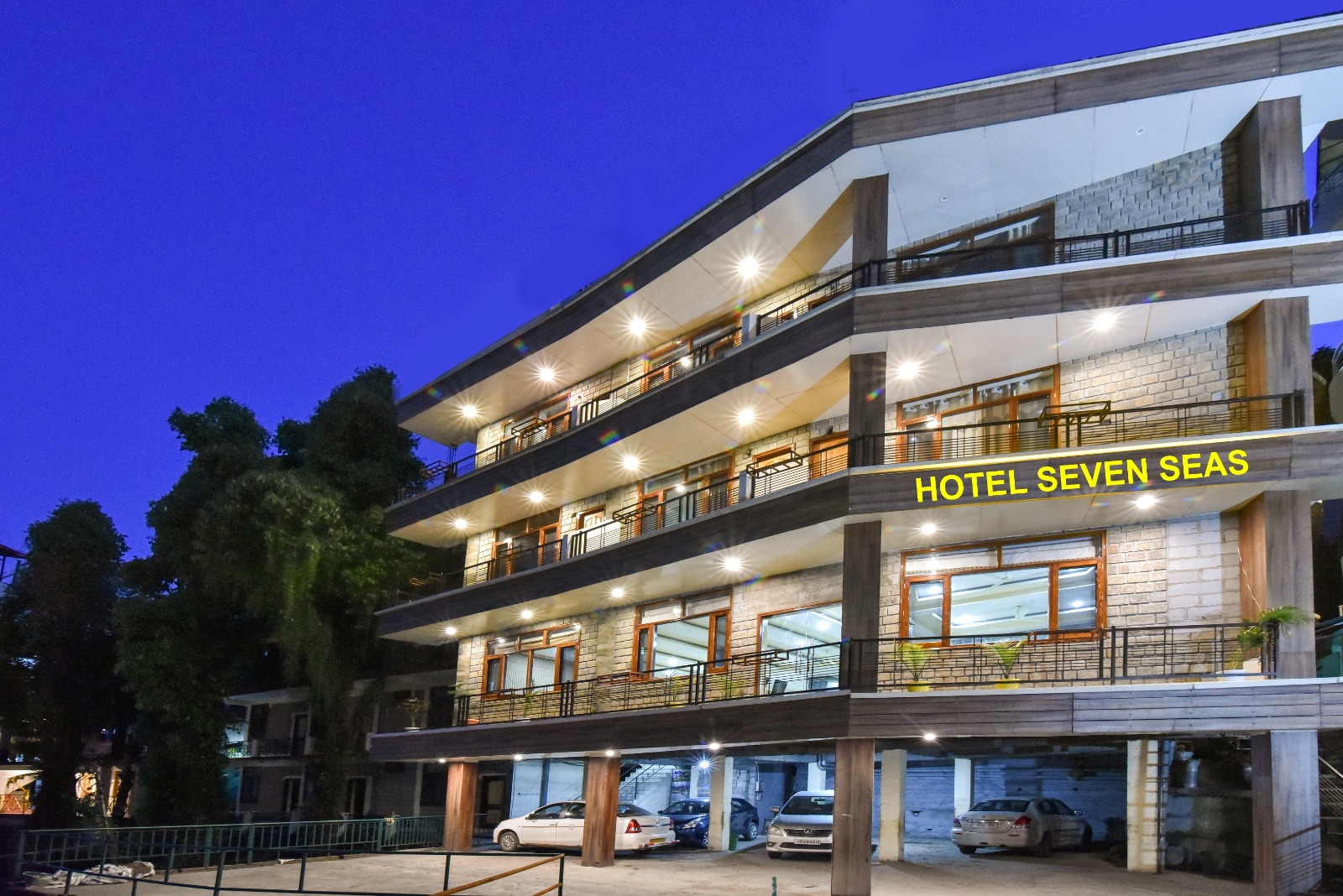 Hotel Seven Seas